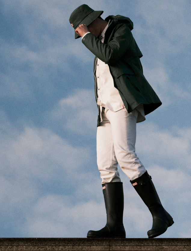 Les bottes Hunter sont devenues mon indispensable pour affronter la pluie et rester styl&eacute;