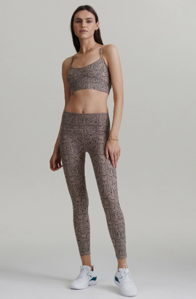 Varley est la marque de v&ecirc;tements modernes qui allie confort sport et &eacute;l&eacute;gance pour le quotidien